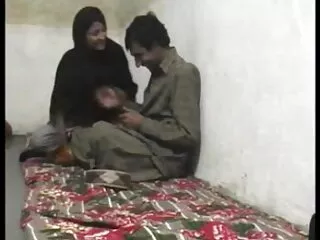 তিনে মিলে, মেয়ে বিডিও চোদাচুদি সমকামী